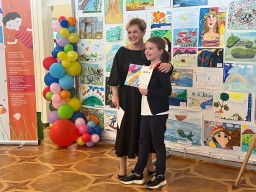 Награждение победителей конкурса рисунков &laquo;Мой маленький огромный мир&raquo;