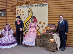 Открытие выставки в парке